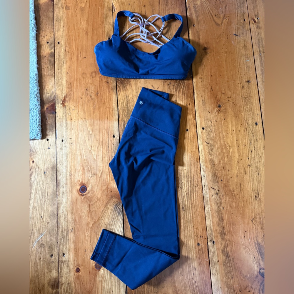 Lululemon Set - Sports Bra and Leggings - Navy size small